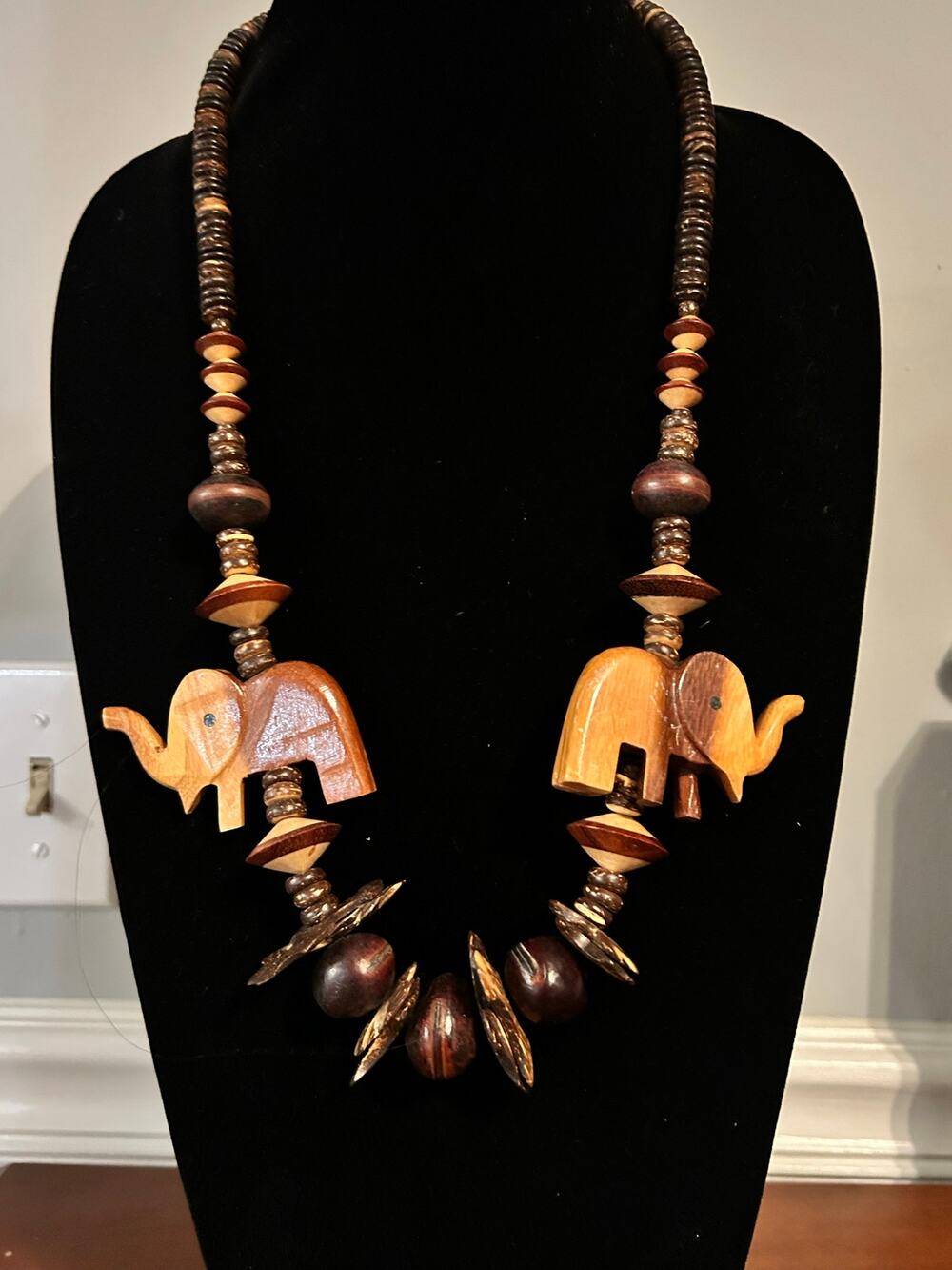 Vintage Handcrafted Carved Elephant Necklace Brown Beaded Statement Boho - Picture 1 of 12